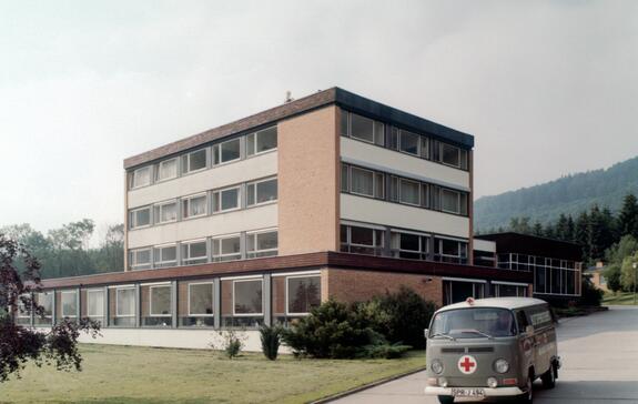 Zentralinstitut des Blutspendedienstes in Springe im Jahre 1980