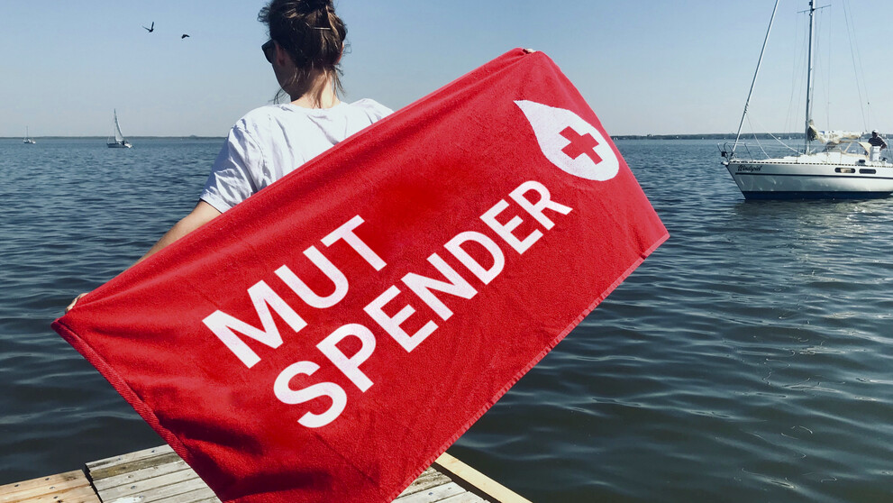 Drei mal Blut spenden und Mutspender-Badetuch sichern!