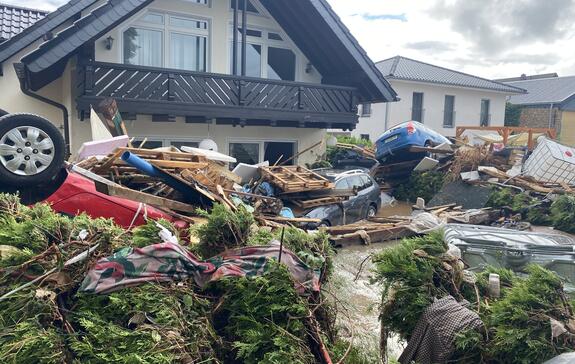 Die Flutkatastrophe hat in NRW und Rheinland-Pfalz schwäre Schäden an Wohnhäusern und Infrastruktur angerichtet